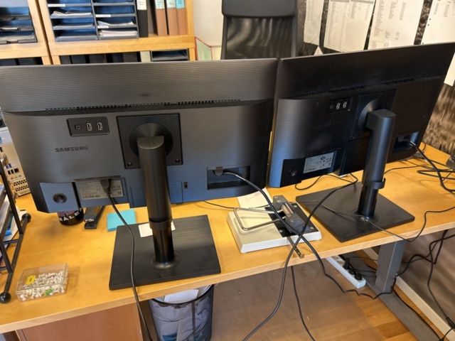 1332559-23 Office furniture - Desk, office chair, computer monitor, and more