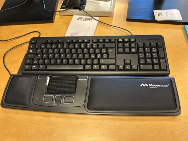 1332559-25 Office furniture - Desk, office chair, computer monitor, and more