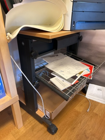 1332559-40 Office furniture - Desk, office chair, computer monitor, and more