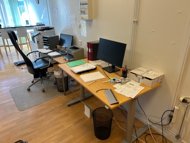 1332560-3 Office furniture - Desk, office chair, cabinets, and more.