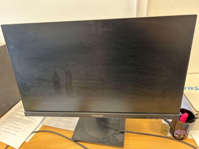 1332560-10 Office furniture - Desk, office chair, cabinets, and more.