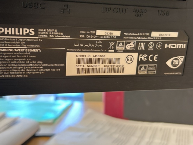 1332560-11 Office furniture - Desk, office chair, cabinets, and more.