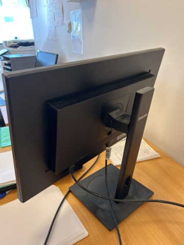 1332560-12 Office furniture - Desk, office chair, cabinets, and more.