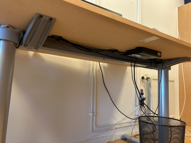 1332560-13 Office furniture - Desk, office chair, cabinets, and more.