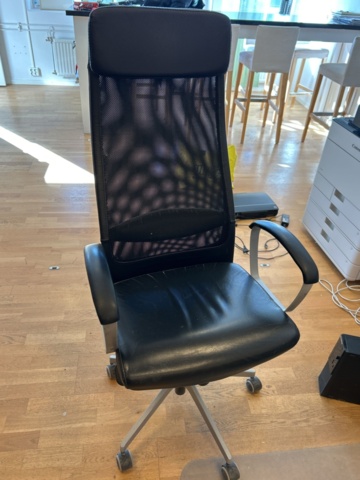 1332560-18 Office furniture - Desk, office chair, cabinets, and more.