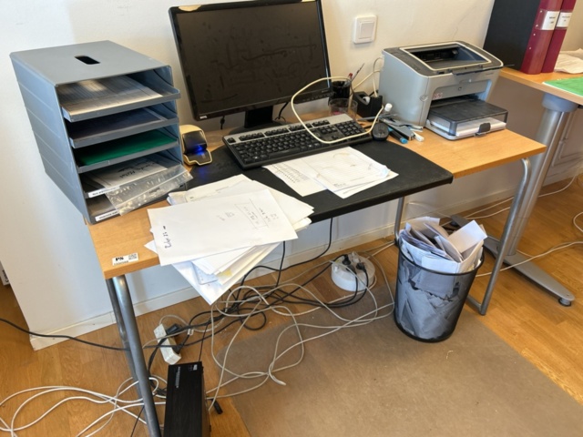 1332560-19 Office furniture - Desk, office chair, cabinets, and more.