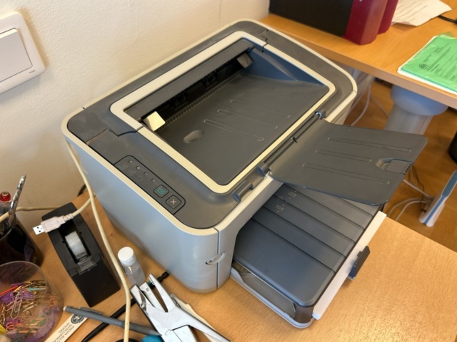 1332560-26 Office furniture - Desk, office chair, cabinets, and more.