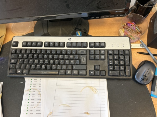 1332560-28 Office furniture - Desk, office chair, cabinets, and more.