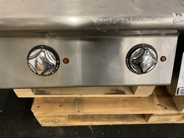 1198314-3 Mareno Deep Fryer and Frying Table