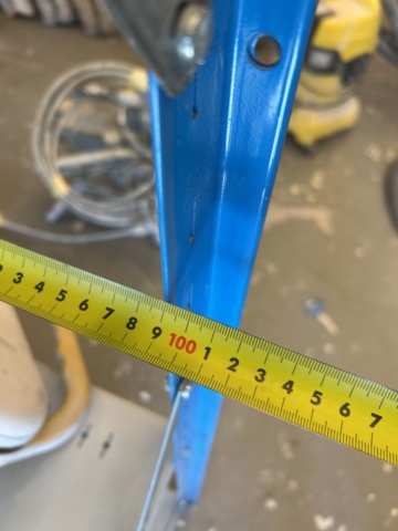 1332571-9 Shelf with contents