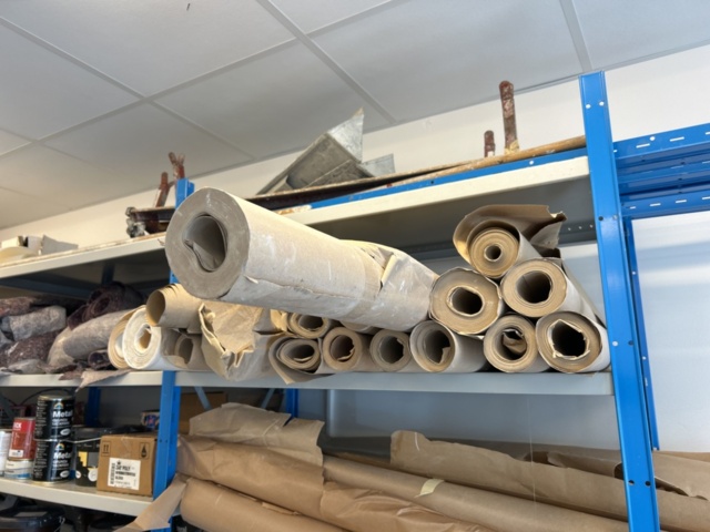 1332578-4 Contents on the shelves