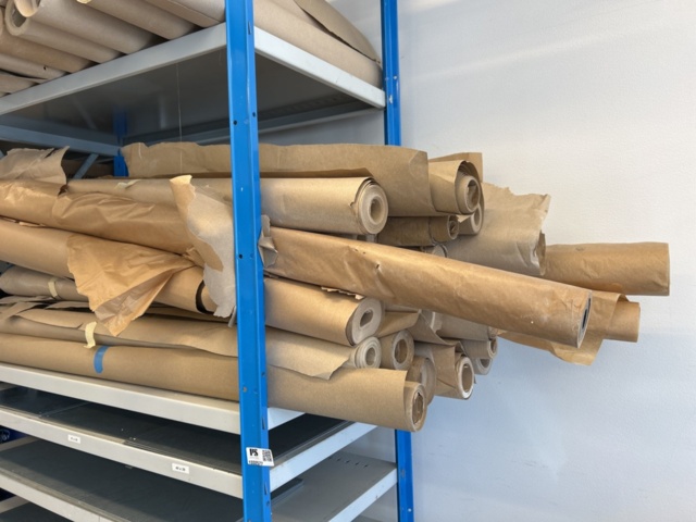 1332578-5 Contents on the shelves