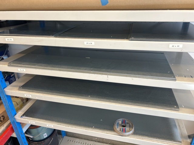 1332578-6 Contents on the shelves