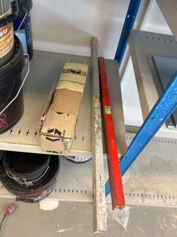 1332578-8 Contents on the shelves