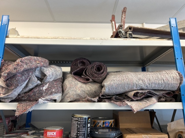 1332578-9 Contents on the shelves