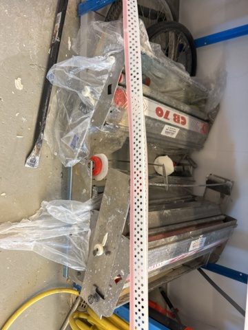 1332578-14 Contents on the shelves