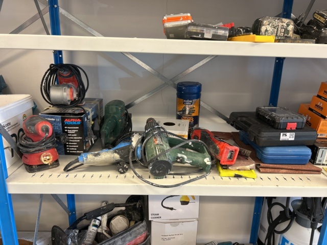 1332578-16 Contents on the shelves