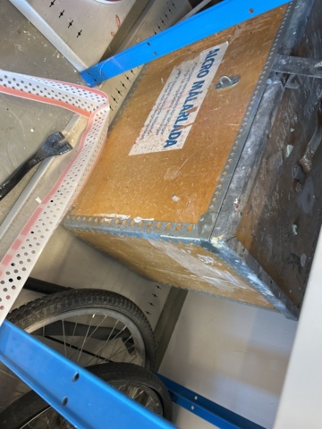 1332578-20 Contents on the shelves