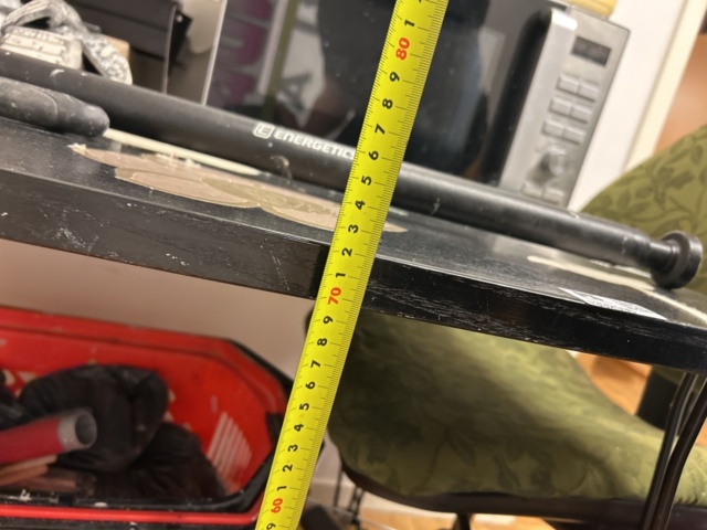 1332596-11 Everything on the table - Microwaves, vacuum cleaners, and more