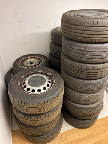 1332598-2 Collection with tires on rims