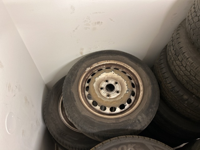 1332598-3 Collection with tires on rims