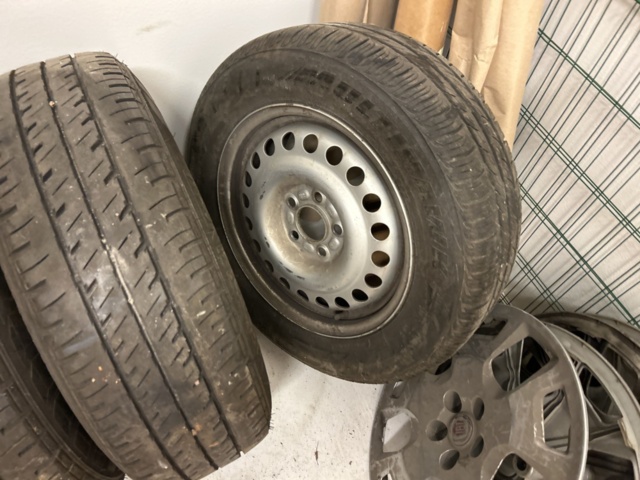 1332598-6 Collection with tires on rims