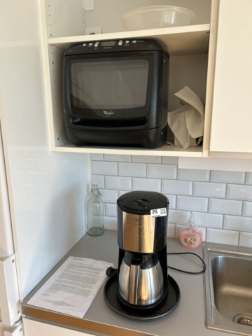 1332605-1 Microwave and coffee maker