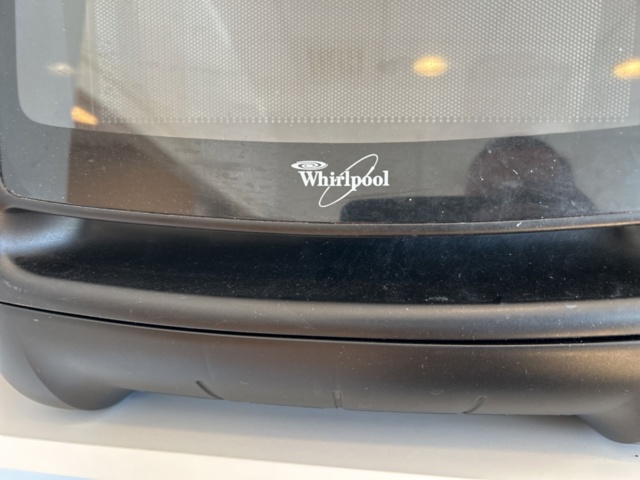 1332605-4 Microwave and coffee maker