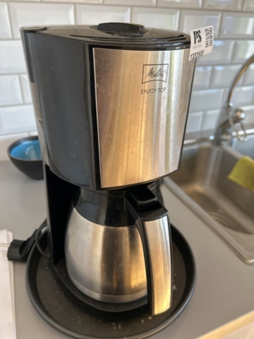 1332605-7 Microwave and coffee maker