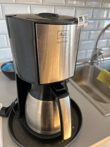 1332605-8 Microwave and coffee maker