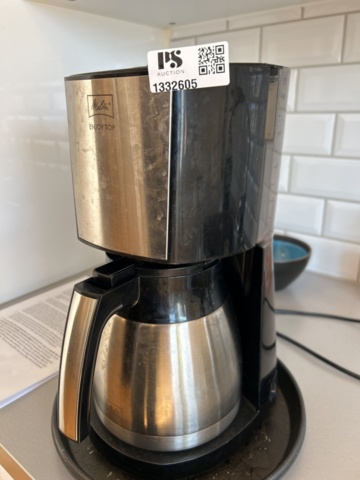 1332605-9 Microwave and coffee maker