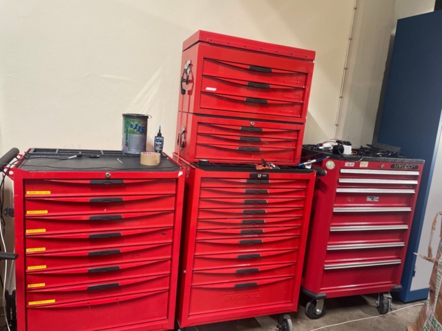 1316817-1 Tool cabinets on wheels 3pcs, full of tools as shown in pictures