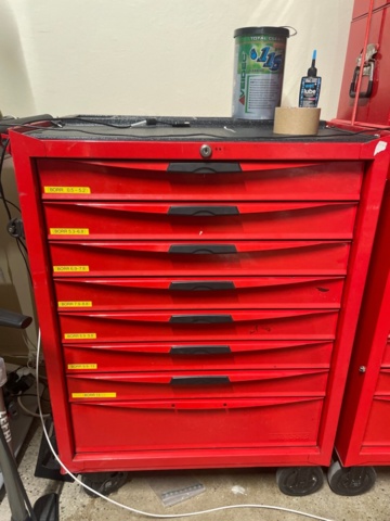 1316817-2 Tool cabinets on wheels 3pcs, full of tools as shown in pictures