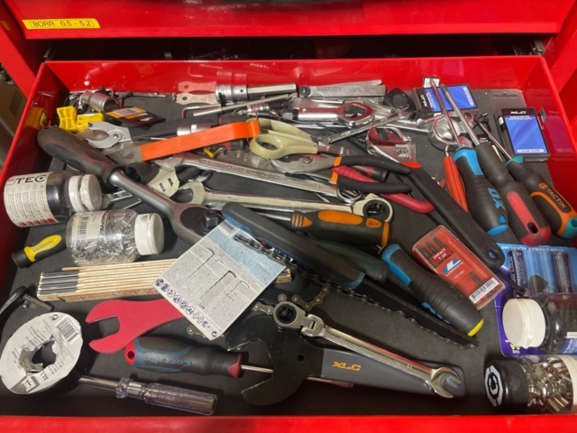 1316817-3 Tool cabinets on wheels 3pcs, full of tools as shown in pictures