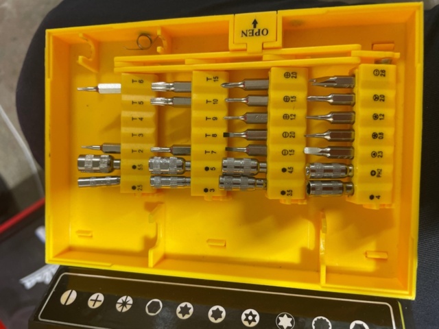 1316817-6 Tool cabinets on wheels 3pcs, full of tools as shown in pictures