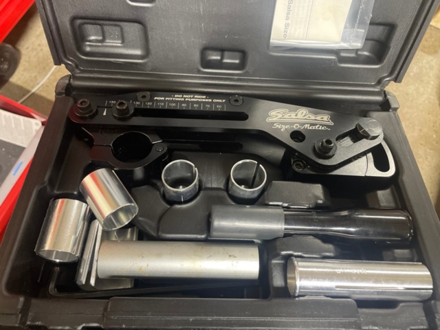 1316817-7 Tool cabinets on wheels 3pcs, full of tools as shown in pictures