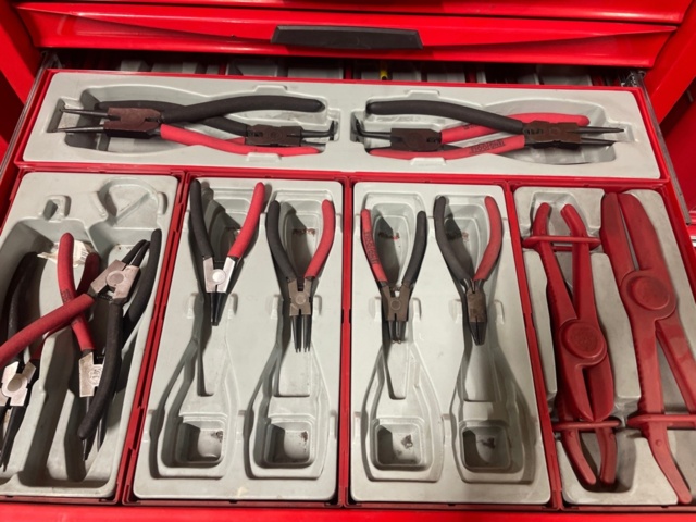 1316817-11 Tool cabinets on wheels 3pcs, full of tools as shown in pictures