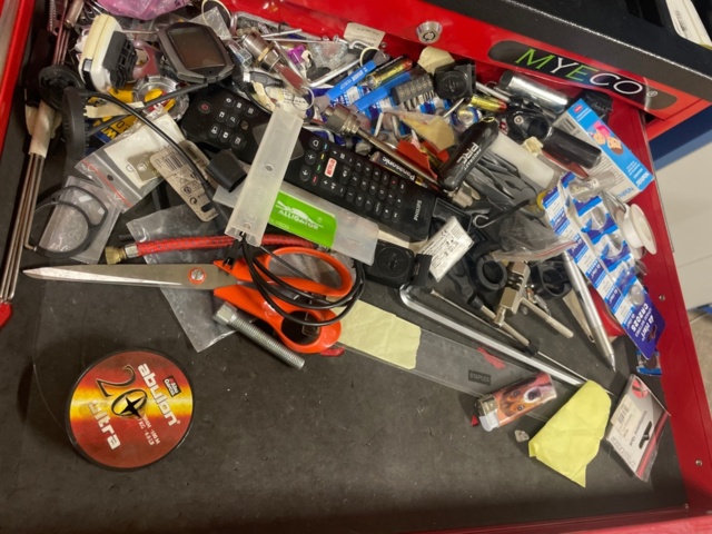 1316817-16 Tool cabinets on wheels 3pcs, full of tools as shown in pictures