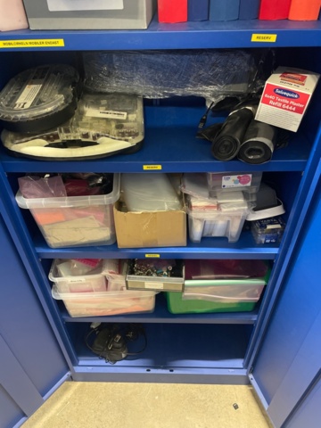 1316824-3 Verkstadsskåp 9st med innehåll enligt bildmaterial