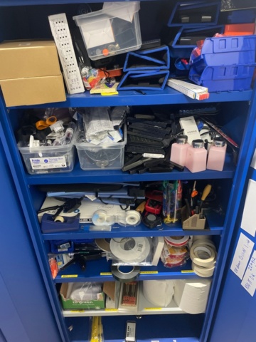 1316824-4 Verkstadsskåp 9st med innehåll enligt bildmaterial