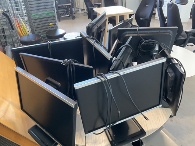 1198318-7 10 pcs. Computer monitors HP