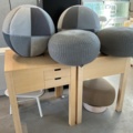 1198322-1 2 tables and 5 poufs