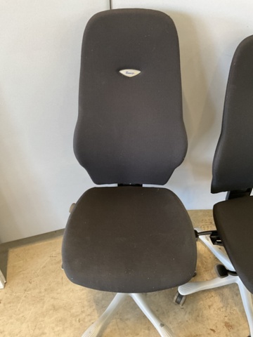 1198323-3 2 Kinnarps office chairs