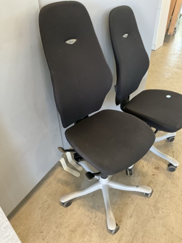 1198323-4 2 Kinnarps office chairs