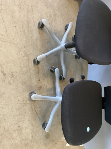 1198323-6 2 Kinnarps office chairs