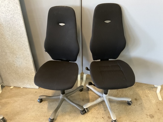1198324-5 2 Kinnarps office chairs