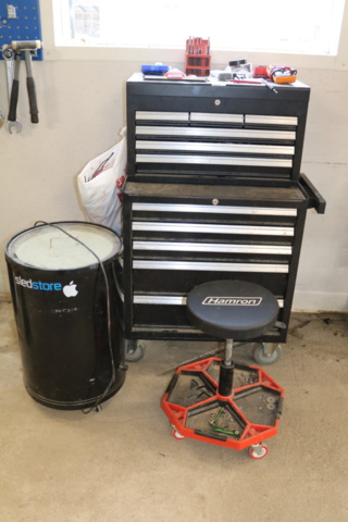 1300519-1 Tool cabinet with contents.