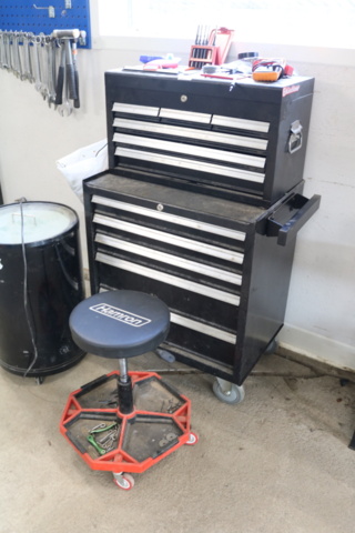 1300519-2 Tool cabinet with contents.