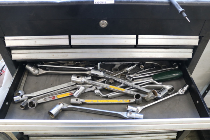 1300519-12 Tool cabinet with contents.