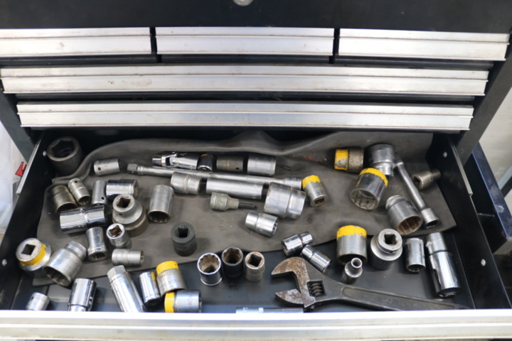 1300519-13 Tool cabinet with contents.